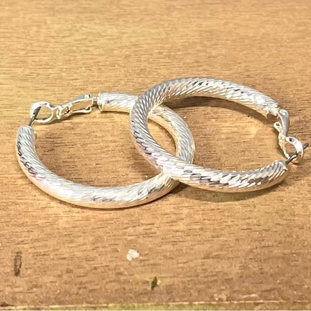 Source Unknown Silver-Tone Textured Hoop Earrings
